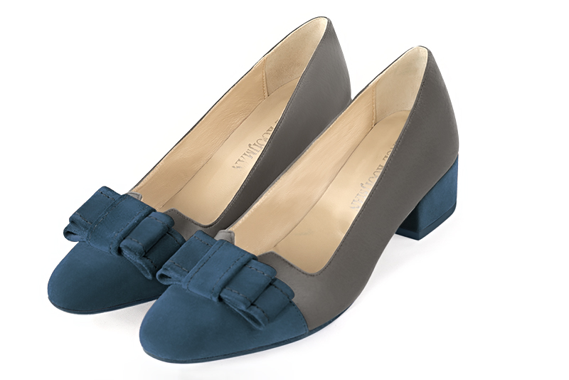 French elegance and refinement for these peacock blue and ash grey dress pumps, with a knot on the front, 
                available in many subtle leather and colour combinations. Possibility to customize with your colors, materials and heels.
With its original cutout, this pretty fitted pump
will render you great services, combining comfort and distinction. 
                Matching clutches for parties, ceremonies and weddings.   
                You can customize these shoes to perfectly match your tastes or needs, and have a unique model.  
                Choice of leathers, colours, knots and heels. 
                Wide range of materials and shades carefully chosen.  
                Rich collection of flat, low, mid and high heels.  
                Small and large shoe sizes